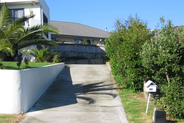 Photo of property in 40 Ewhurst Place, Goodwood Heights, Auckland, 2105