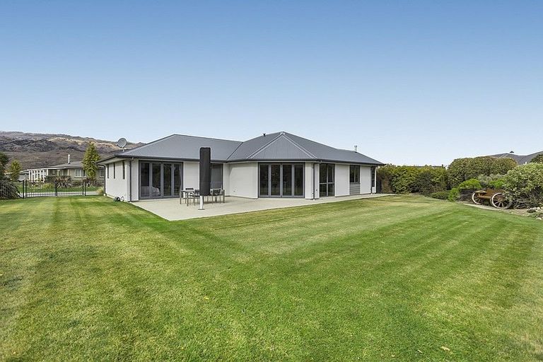 Photo of property in 11 Ethereal Crescent, Mount Pisa, Cromwell, 9383