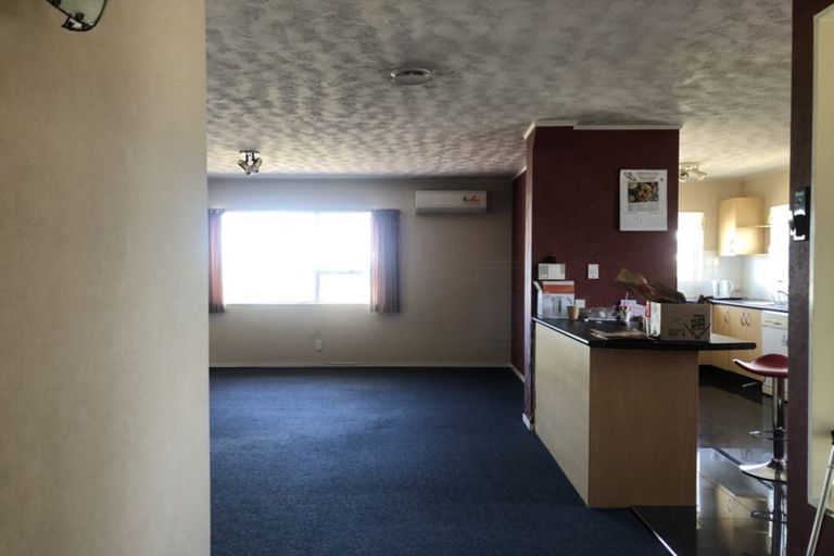 Photo of property in 5 Talavera Place, Te Atatu South, Auckland, 0602