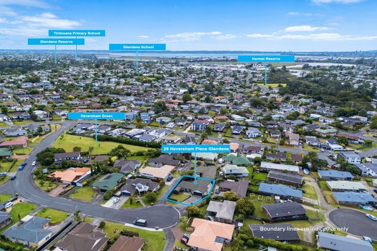 Photo of property in 28 Heversham Place, Glendene, Auckland, 0602