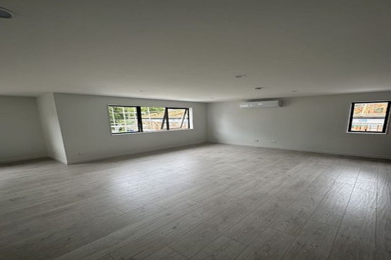 Photo of property in 8a Lynn Road, Bayview, Auckland, 0629