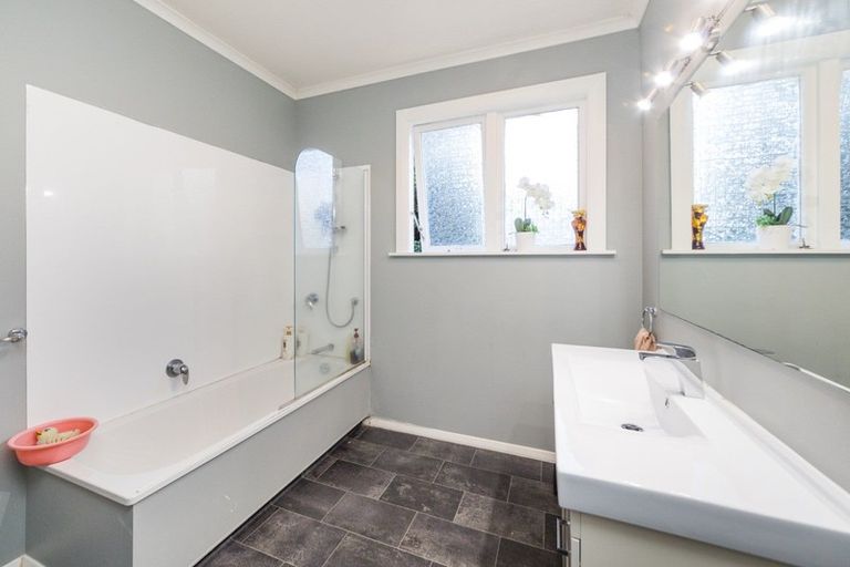 Photo of property in 33 Seddon Street, Takaro, Palmerston North, 4412