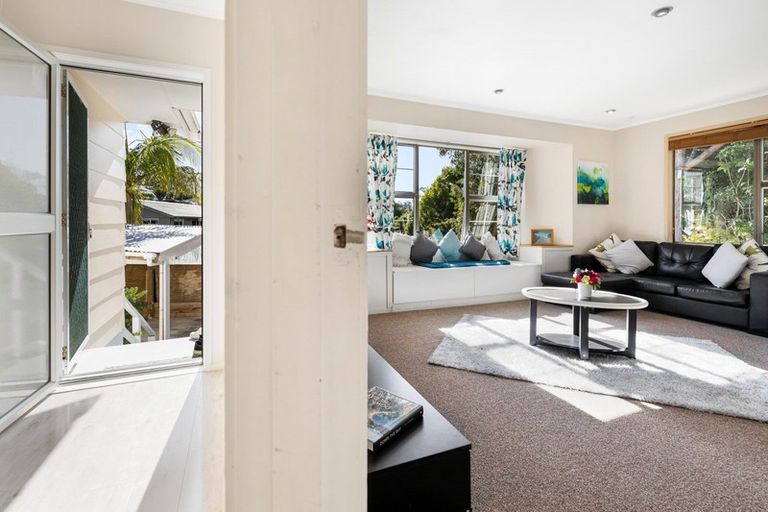 Photo of property in 2 Regatta Road, Torbay, Auckland, 0630