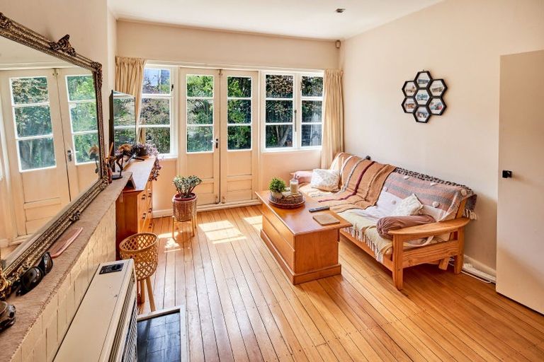 Photo of property in 6 Hobbs Grove, Epuni, Lower Hutt, 5011