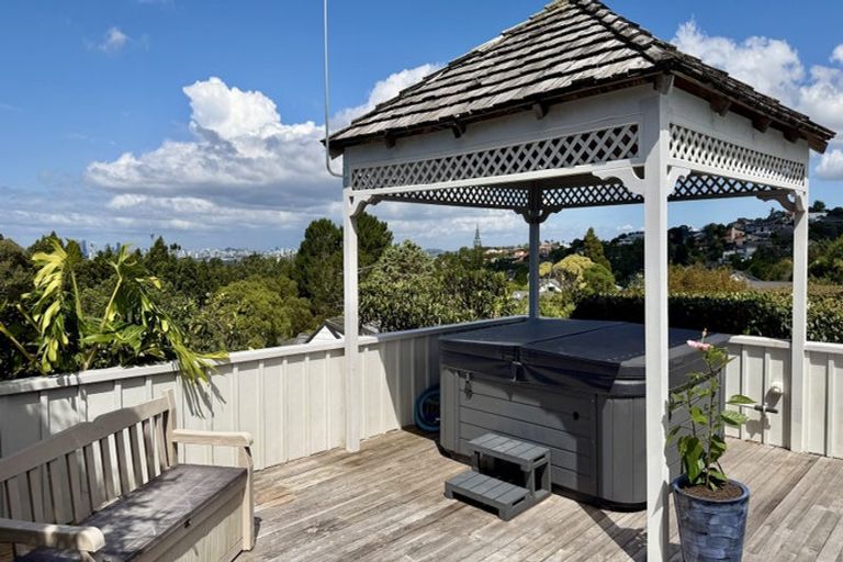 Photo of property in 52 Balmain Road, Chatswood, Auckland, 0626