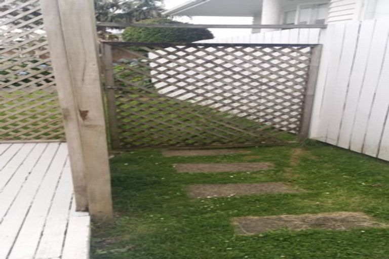 Photo of property in 2/15 Adriatic Avenue, Henderson, Auckland, 0612