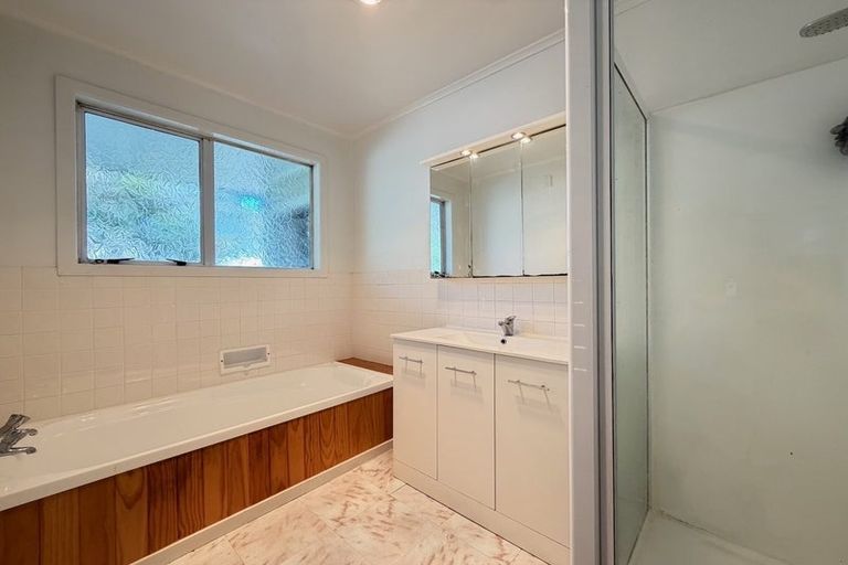 Photo of property in 6 Link Road, Newlands, Wellington, 6037