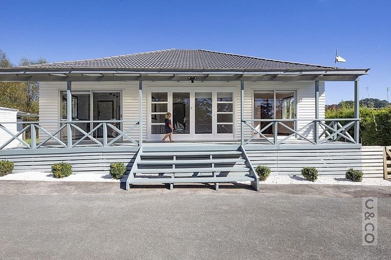 Photo of property in 231 Waitakere Road, Taupaki, Henderson, 0782