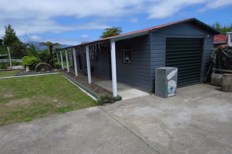 Photo of property in 86 Wakefield Street, Westport, 7825