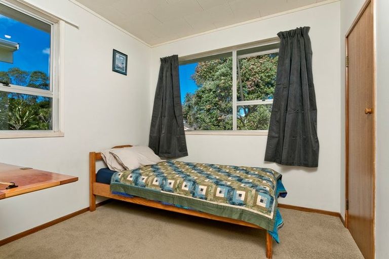 Photo of property in 52 Lavery Place, Sunnynook, Auckland, 0632