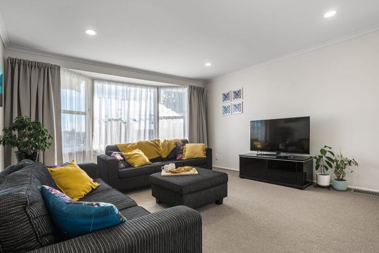 Photo of property in 10 Dalry Place, Mangere Bridge, Auckland, 2022