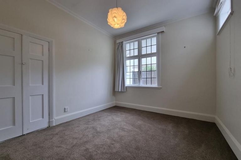 Photo of property in 212 Queens Drive, Lyall Bay, Wellington, 6022