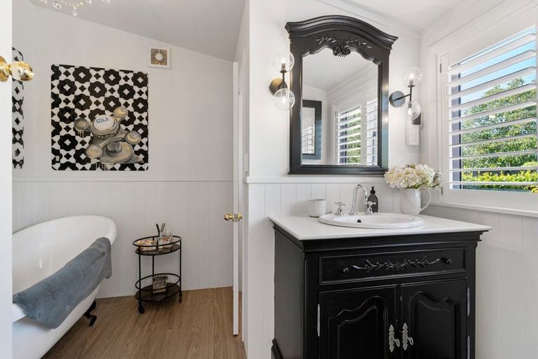 Photo of property in 63 Dublin Street, Martinborough, 5711