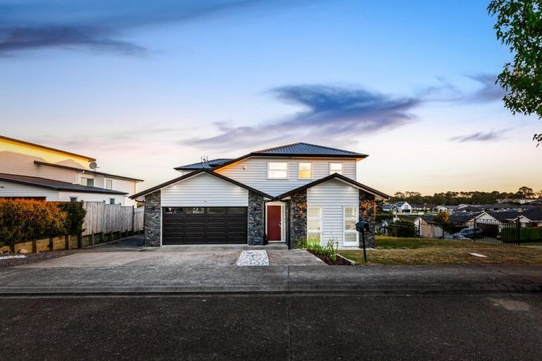 Photo of property in 2 Tauwaka Crescent, Riverhead, 0820