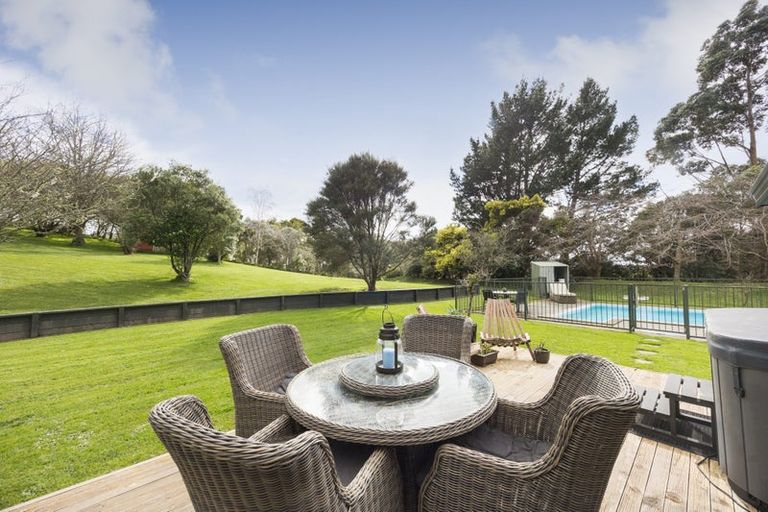 Photo of property in 320 Aokautere Drive, Aokautere, Palmerston North, 4471