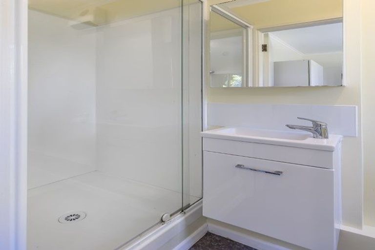 Photo of property in 2 Corlett Road, Plimmerton, Porirua, 5026