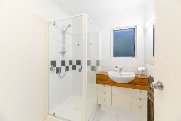 Photo of property in 92 Hadfield Street, Beach Haven, Auckland, 0626