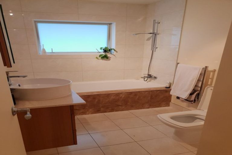 Photo of property in 82e Verbena Road, Birkdale, Auckland, 0626