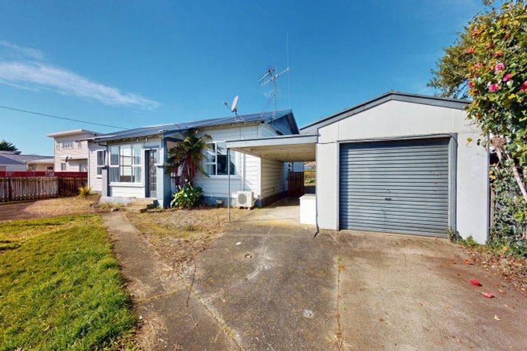 Photo of property in 36-38 Weraroa Road, Levin, 5510