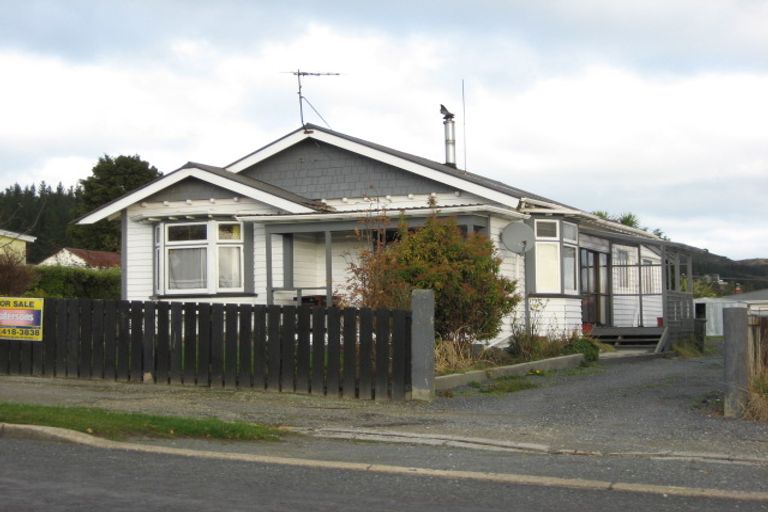 Photo of property in 24 Branksea Street, Kaitangata, 9210
