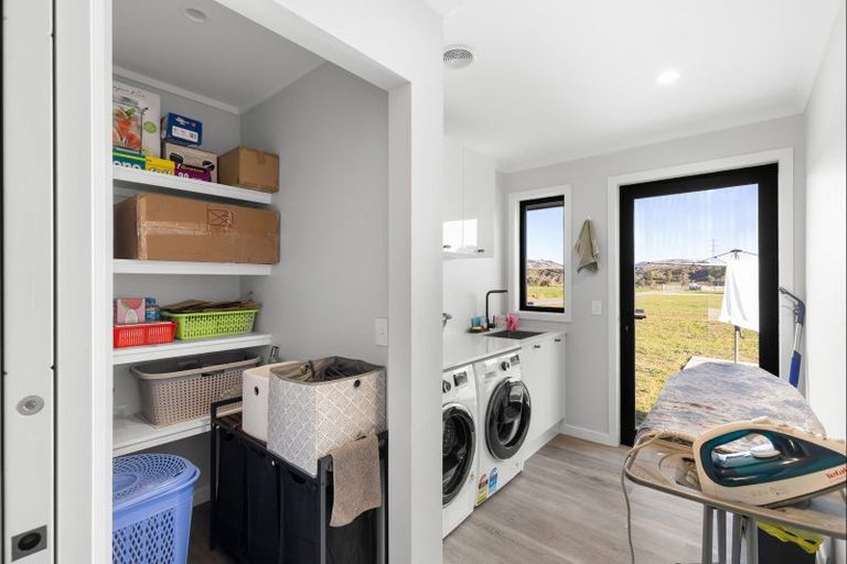 Photo of property in 230 Valley Views, Fitzherbert, Palmerston North, 4472