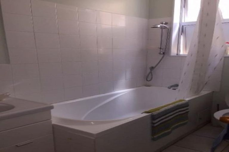 Photo of property in Devonport Apartments, 43/127 Saint Aubyn Street, New Plymouth, 4310