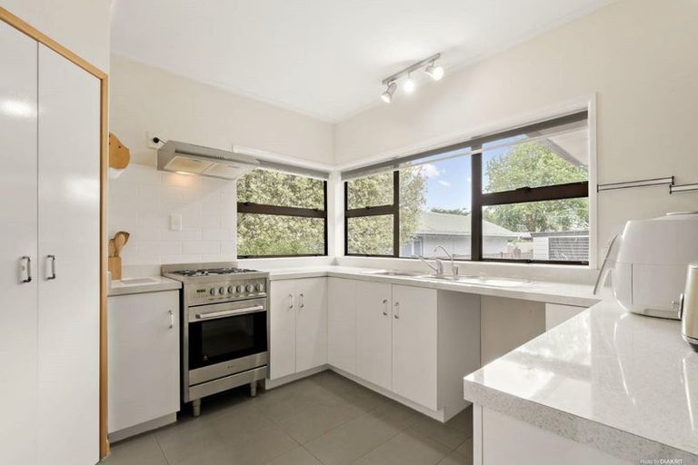 Photo of property in 16 Willis Road, Papakura, 2110