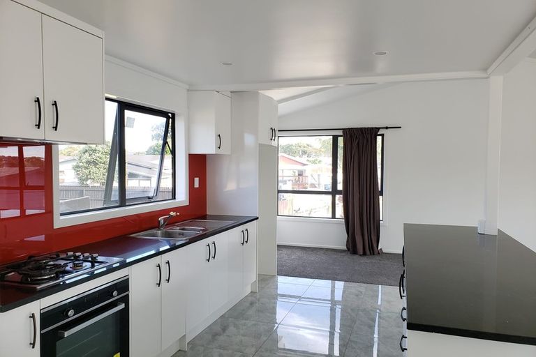 Photo of property in 18 Heathberry Close, Papatoetoe, Auckland, 2025