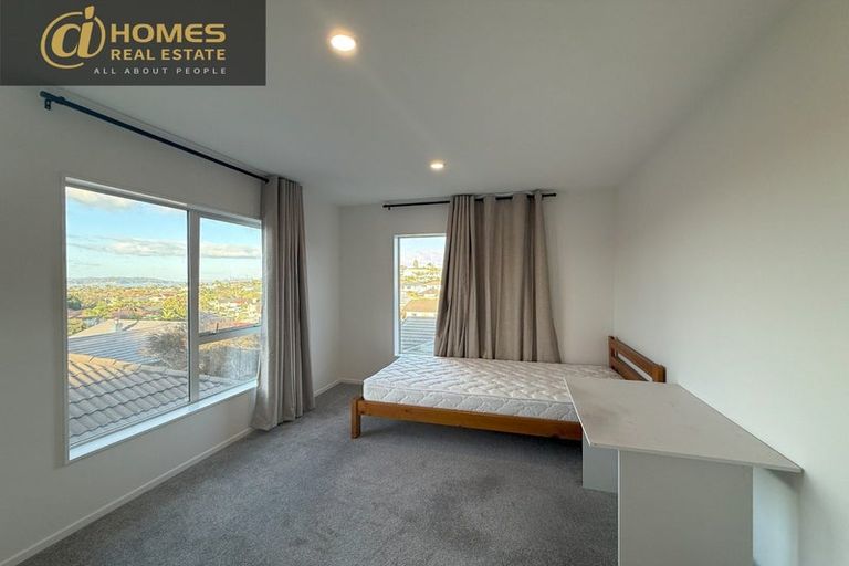 Photo of property in 56a Hogarth Rise, West Harbour, Auckland, 0618