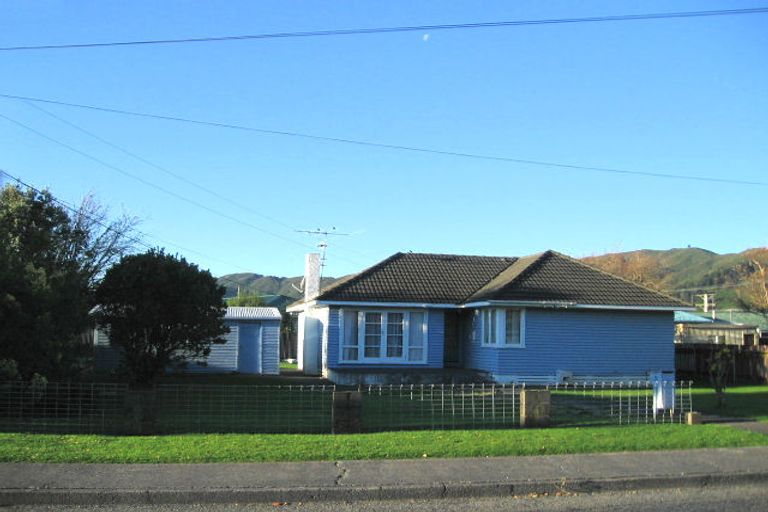 Photo of property in 4 Totara Street, Wainuiomata, Lower Hutt, 5014