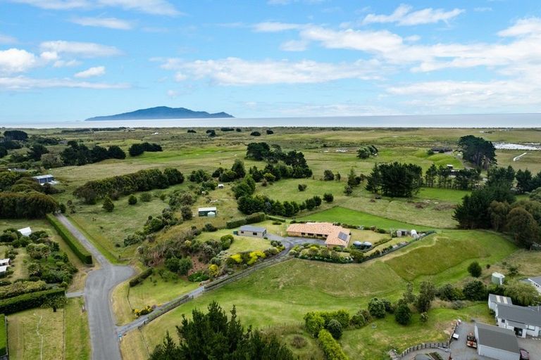 Photo of property in 12 Waitaheke Road, Te Horo, Otaki, 5581