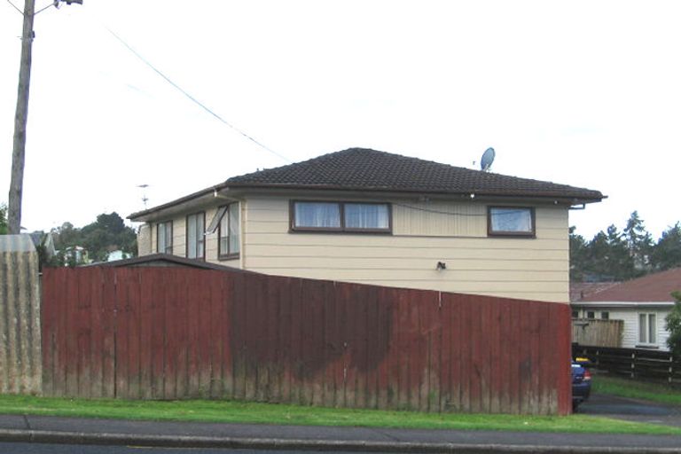 Photo of property in 72a Triangle Road, Massey, Auckland, 0614