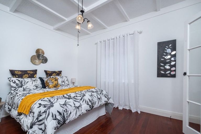 Photo of property in 221 Henderson Valley Road, Henderson, Auckland, 0612