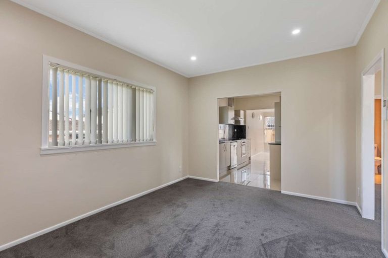 Photo of property in 73 Kenderdine Road, Papatoetoe, Auckland, 2025