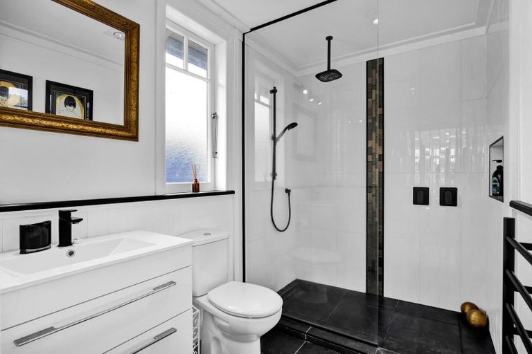 Photo of property in 16 Hector Place, Opunake, 4616