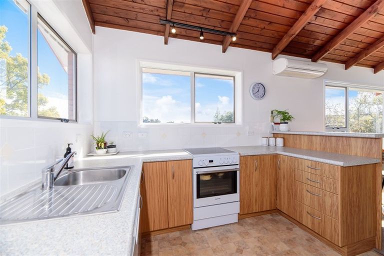 Photo of property in 1/14b Camrose Place, Glenfield, Auckland, 0629