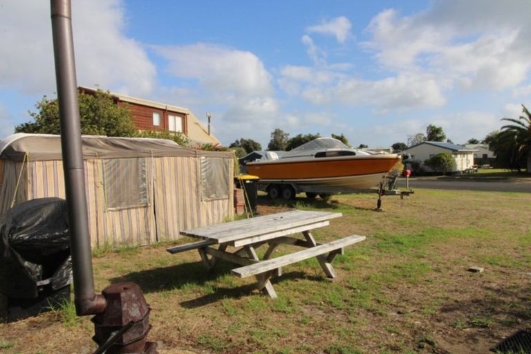 Photo of property in 220 Waimaire Avenue, Matarangi, Whitianga, 3592