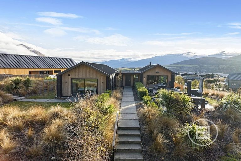 Photo of property in 3 Rabbiters Drive, Jacks Point, Queenstown, 9371