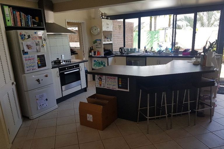 Photo of property in 8 Himalaya Drive, Half Moon Bay, Auckland, 2012