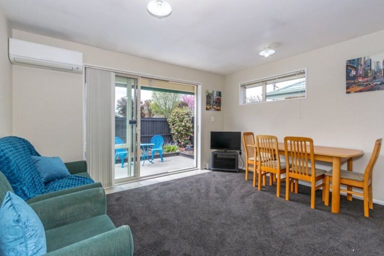 Photo of property in 2/24 Avonhead Road, Avonhead, Christchurch, 8042