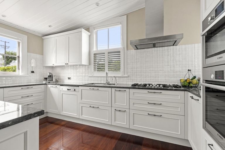 Photo of property in 7 King Edward Parade, Devonport, Auckland, 0624