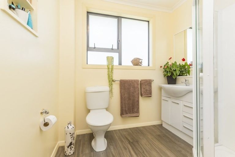 Photo of property in 110 Main Road, Titahi Bay, Porirua, 5022