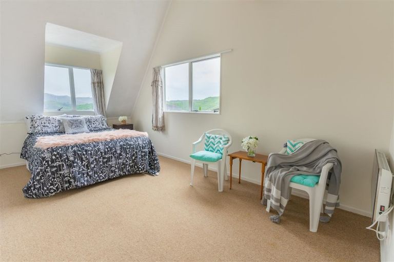 Photo of property in 2/61 Woodhouse Avenue, Karori, Wellington, 6012