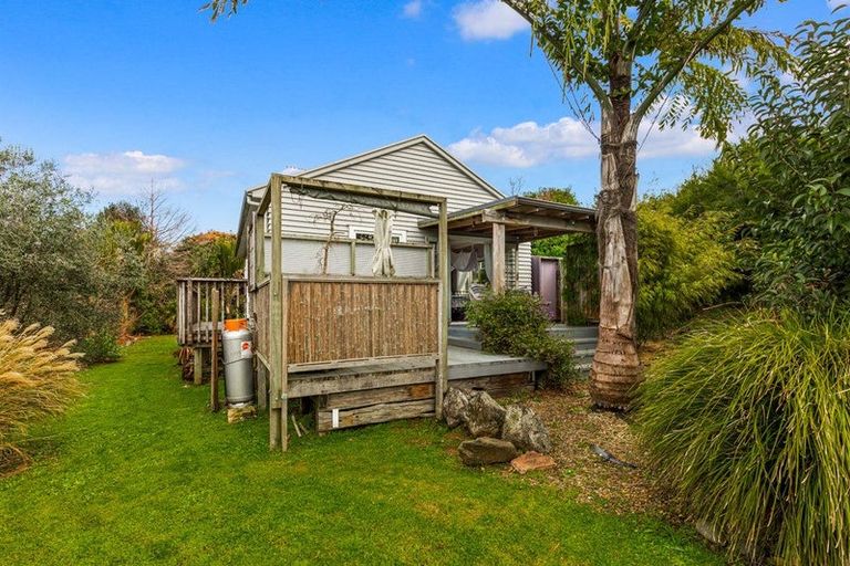 Photo of property in 70 Mahana Road, Waimauku, 0881