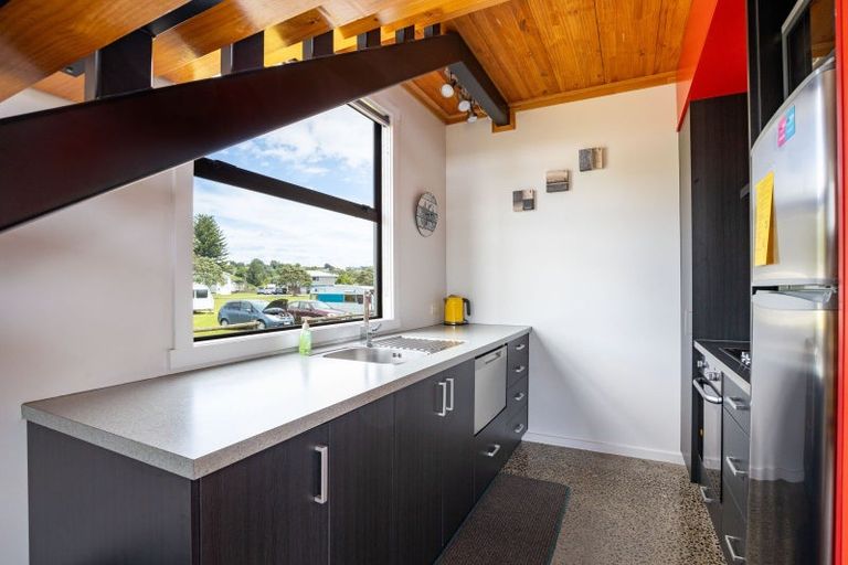 Photo of property in 102 Eighth Avenue, Urenui, 4377
