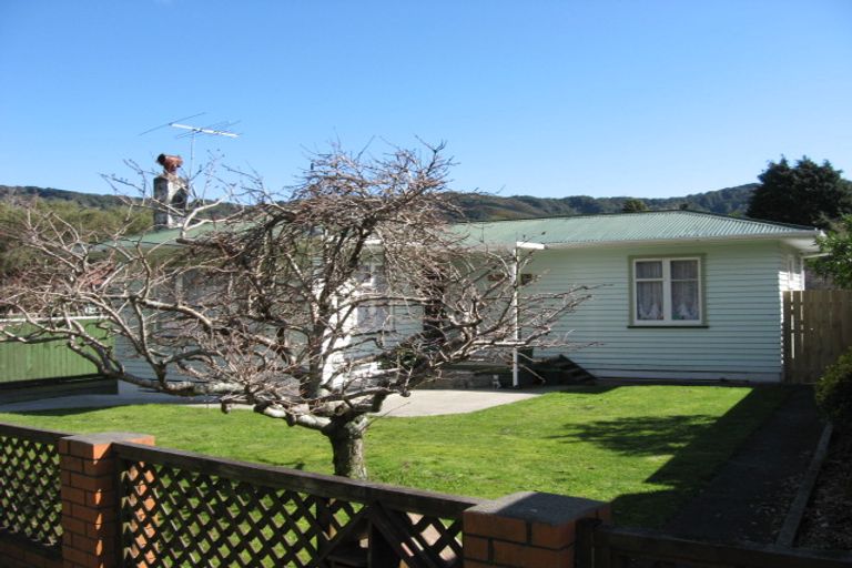 Photo of property in 6 Coast Road, Wainuiomata, Lower Hutt, 5014