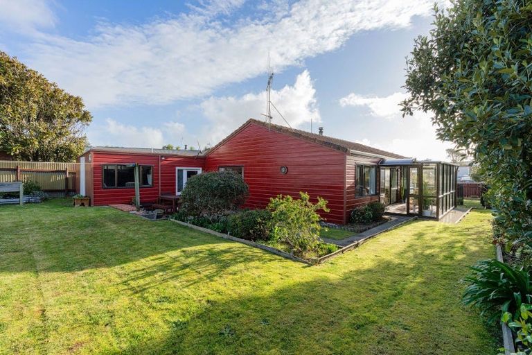 Photo of property in 34 Norfolk Crescent, Otaki Beach, Otaki, 5512