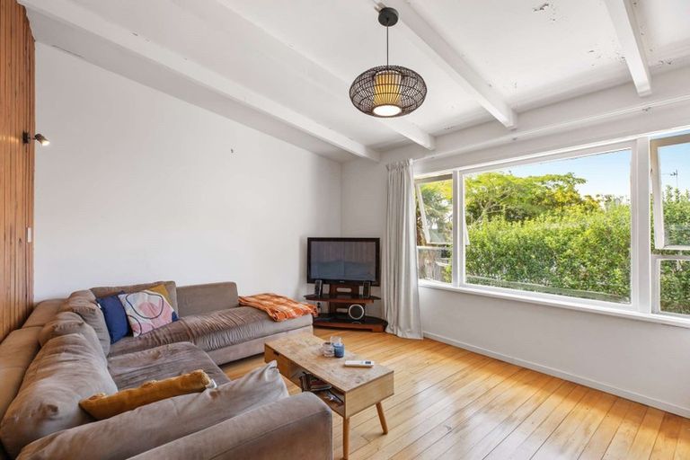 Photo of property in 2/199 Titirangi Road, Titirangi, Auckland, 0604