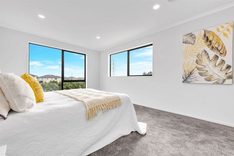Photo of property in 30 Ballyalton Crescent, Flat Bush, Auckland, 2019
