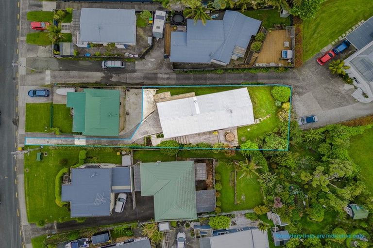 Photo of property in 39a Pohutukawa Avenue, Red Beach, 0932